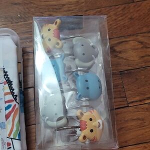 SKL- Animal-Themed Shower Hooks